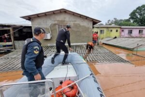 O objetivo é arrecadar doações para as vítimas das enchentes. Foto: Divulgação/Marinha do Brasil